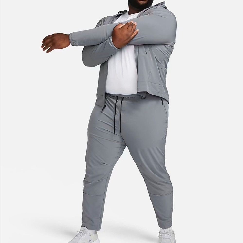 Nike Men's Light Gray Windbreaker Jacket and Pants - Picture 13 of 13
